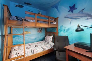 Desk, iron/ironing board, free WiFi, bed sheets - Super 8 by Wyndham Sainte Agathe Des Monts (Sainte-Agathe-des-Monts)