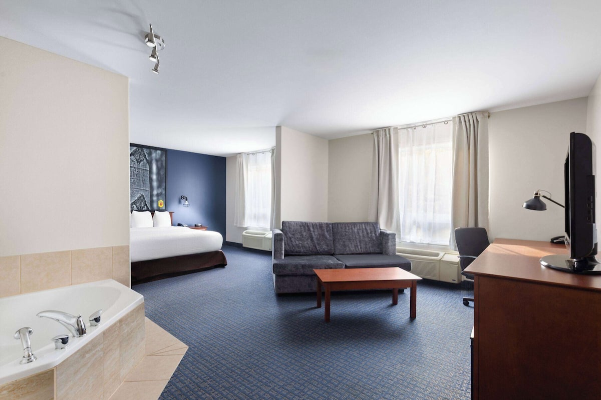 Upgraded, Suite, 1 King Bed with Sofa bed | Jetted tub