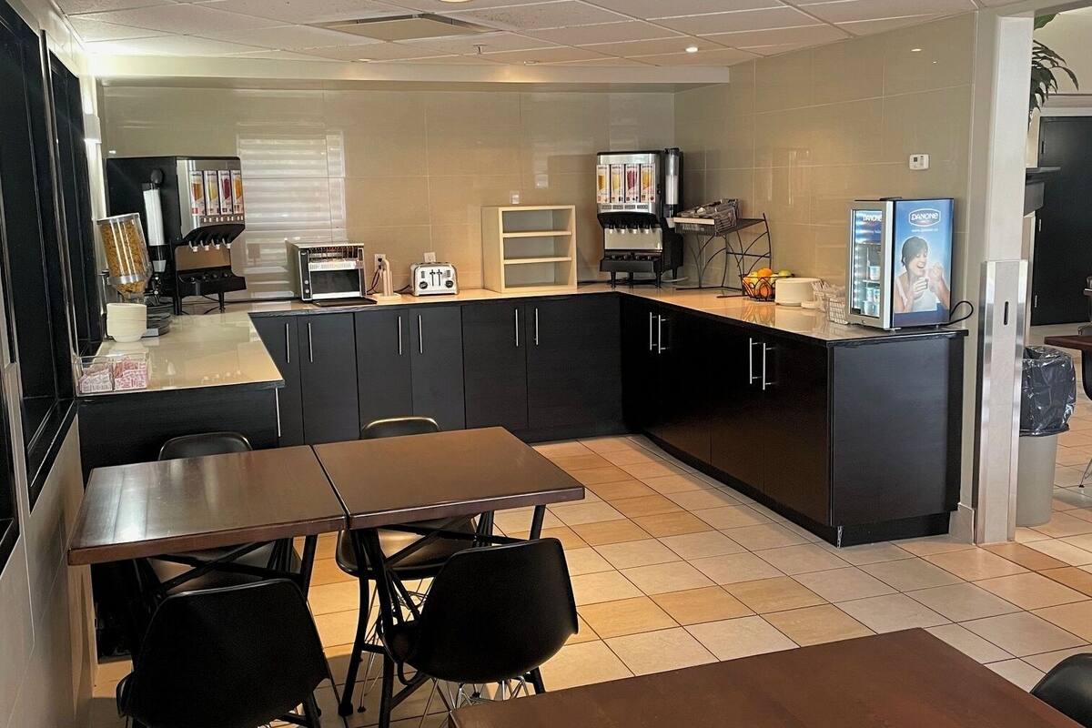 free daily continental breakfast