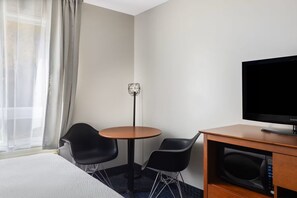 Rum - 1 kingsize-säng - tillgänglighetsanpassat för personer med begränsad rörlighet | Strykjärn/strykbräda, gratis wi-fi och sängkläder