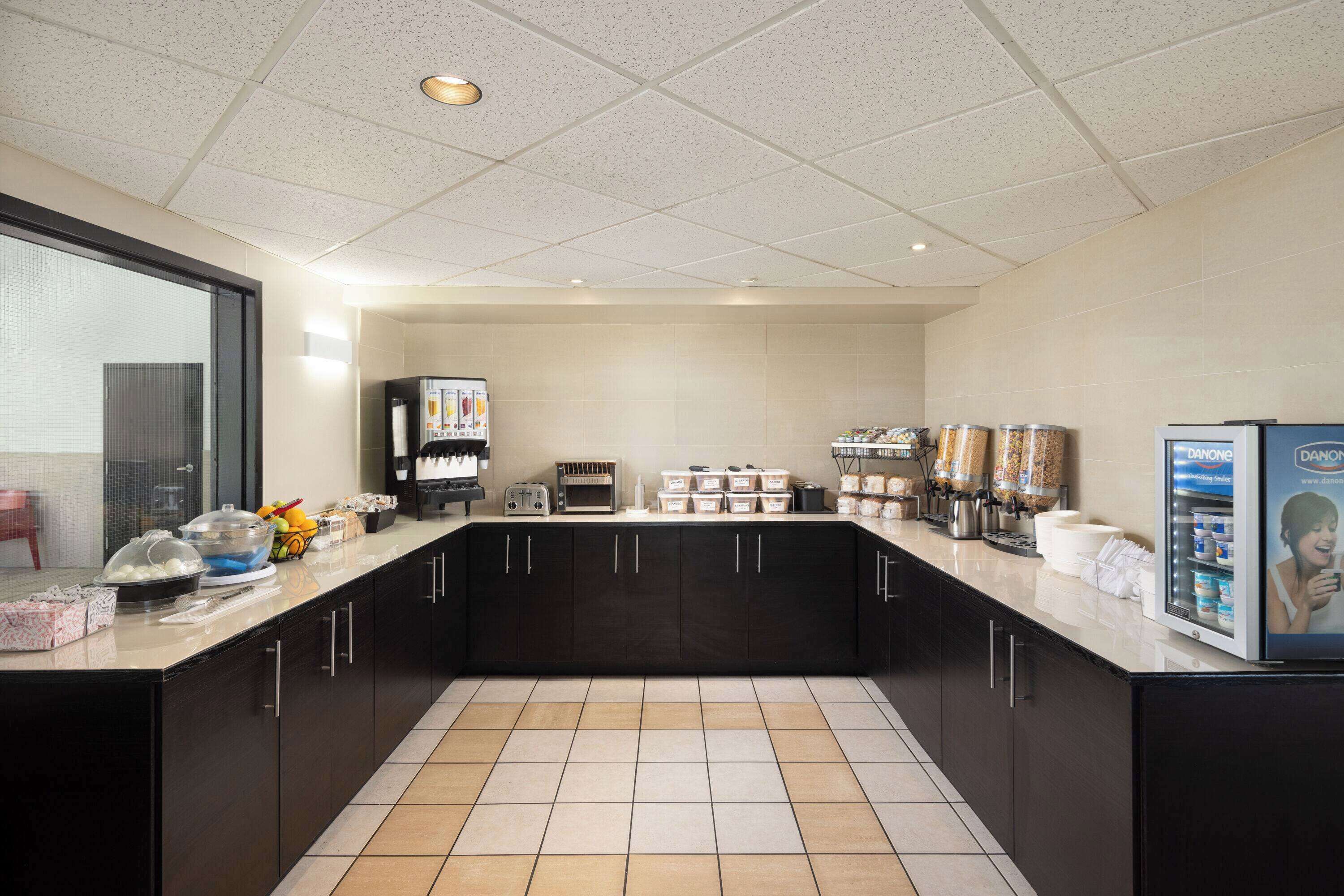 free daily continental breakfast