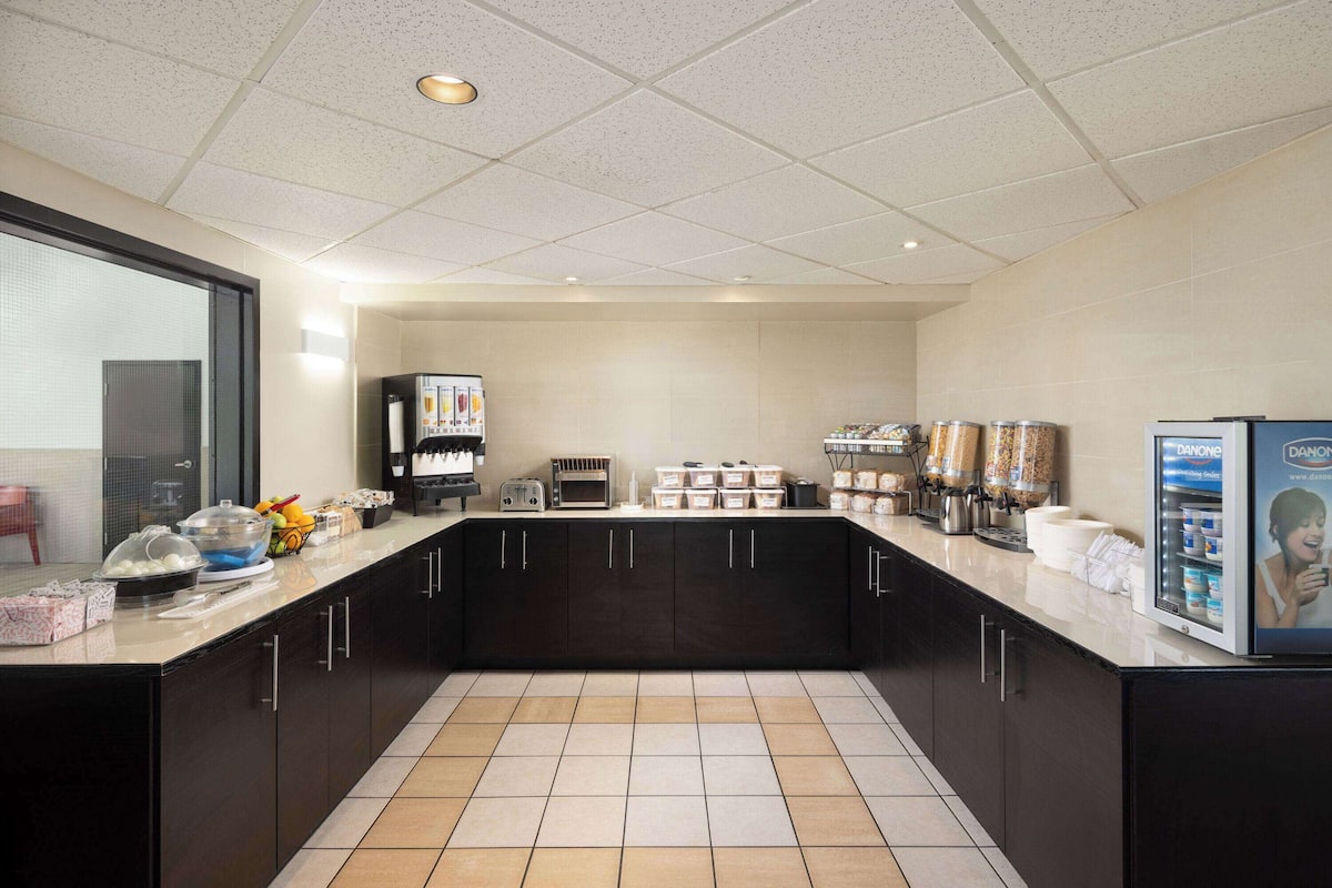 free daily continental breakfast