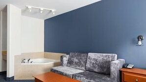 Suite, 1 cama King size y sofá cama | Tabla de planchar con plancha, wifi gratis y ropa de cama