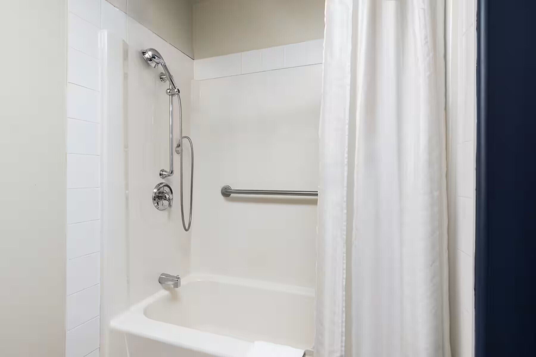 Room, Mobility Accessible | Bathroom | Free toiletries, hair dryer, towels, soap