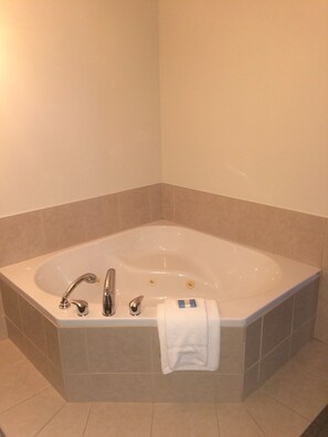 Jetted bathtub - Terra Laurentides (Sainte-Agathe-des-Monts)