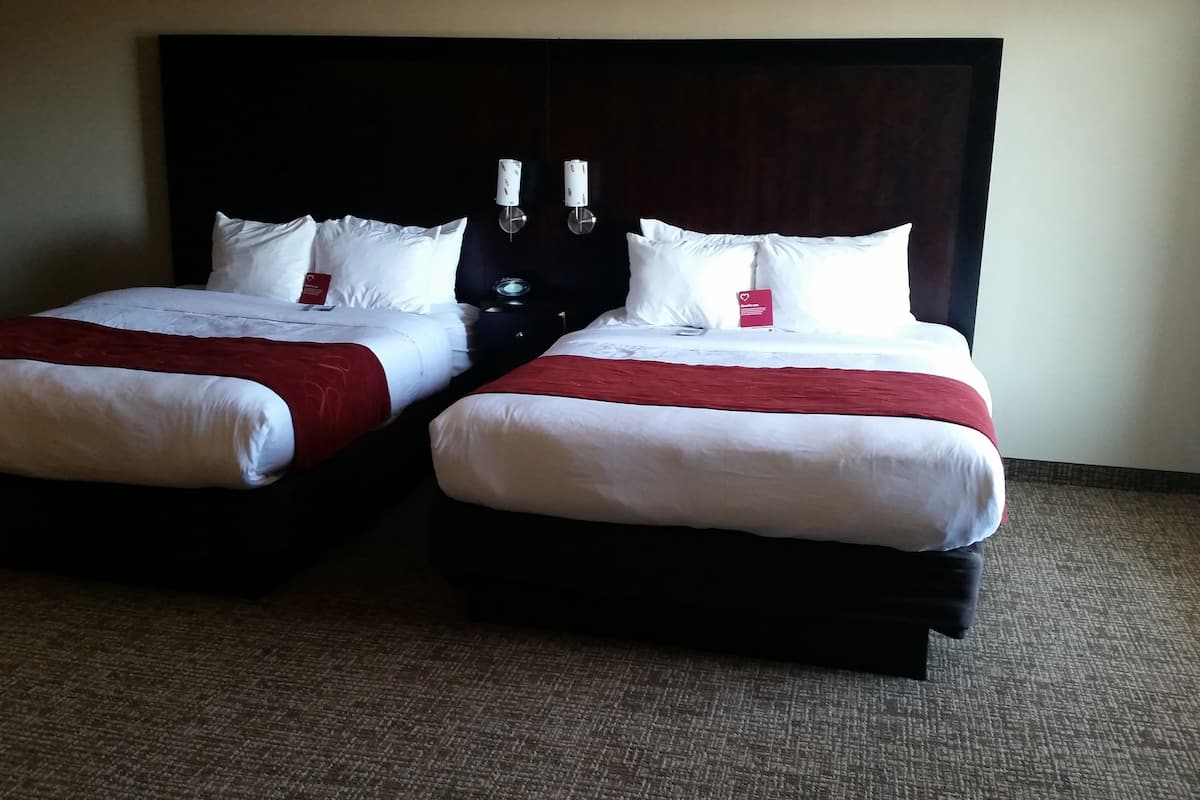 suite, accessible, non smoking | desk, blackout curtains, iron/ironing board, free wifi