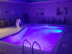Indoor spa tub - Comfort Suites Bentonville - Rogers (Bentonville)