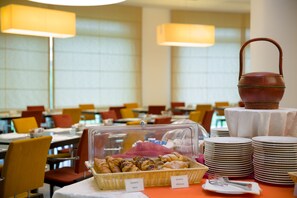 Tägliches Frühstücksbuffet gegen Gebühr
