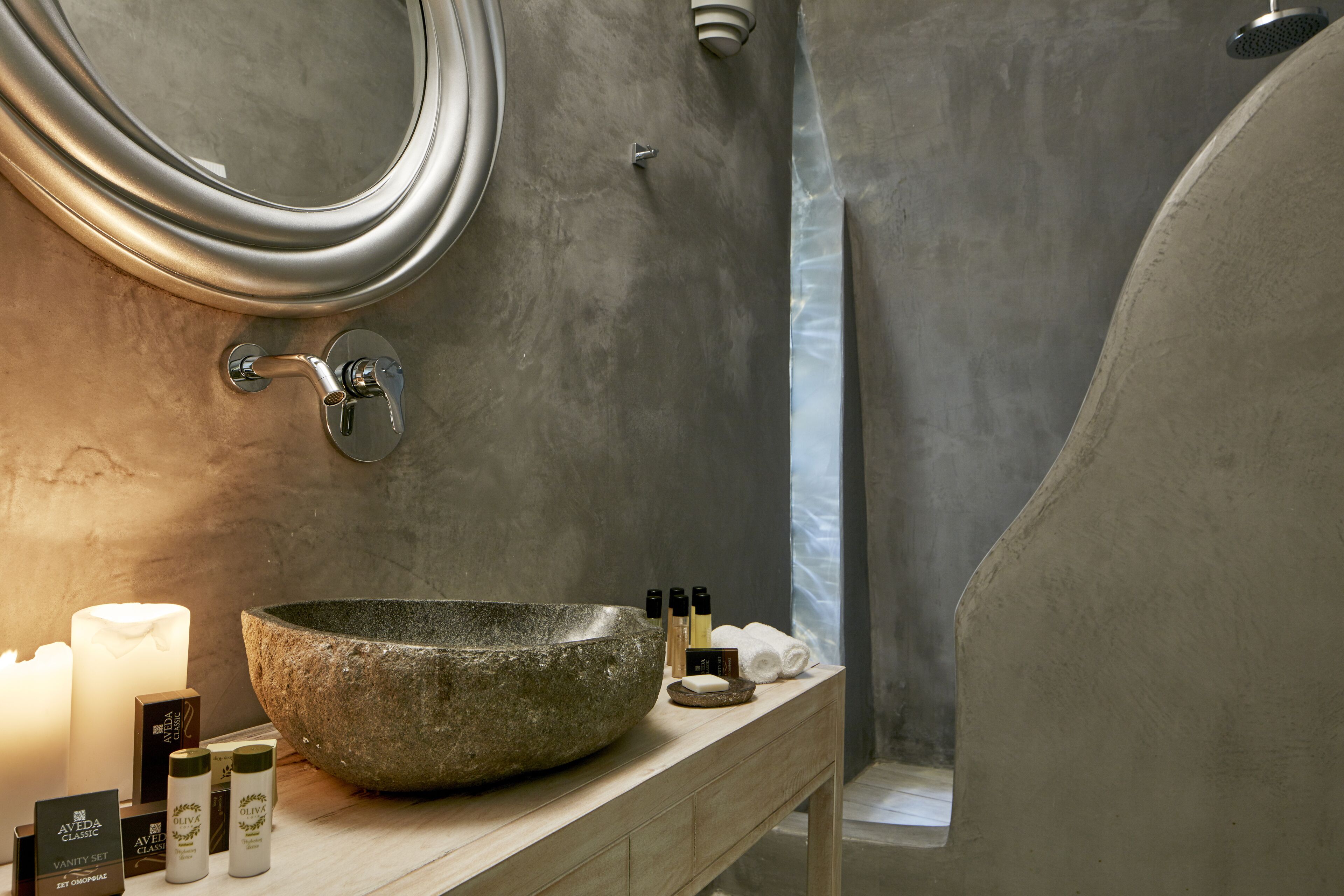Suite familiale | Salle de bain | Douche, douche cascade, articles de toilette (gratuits)
