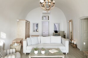 Family Suite | Living area | Flat-screen TV