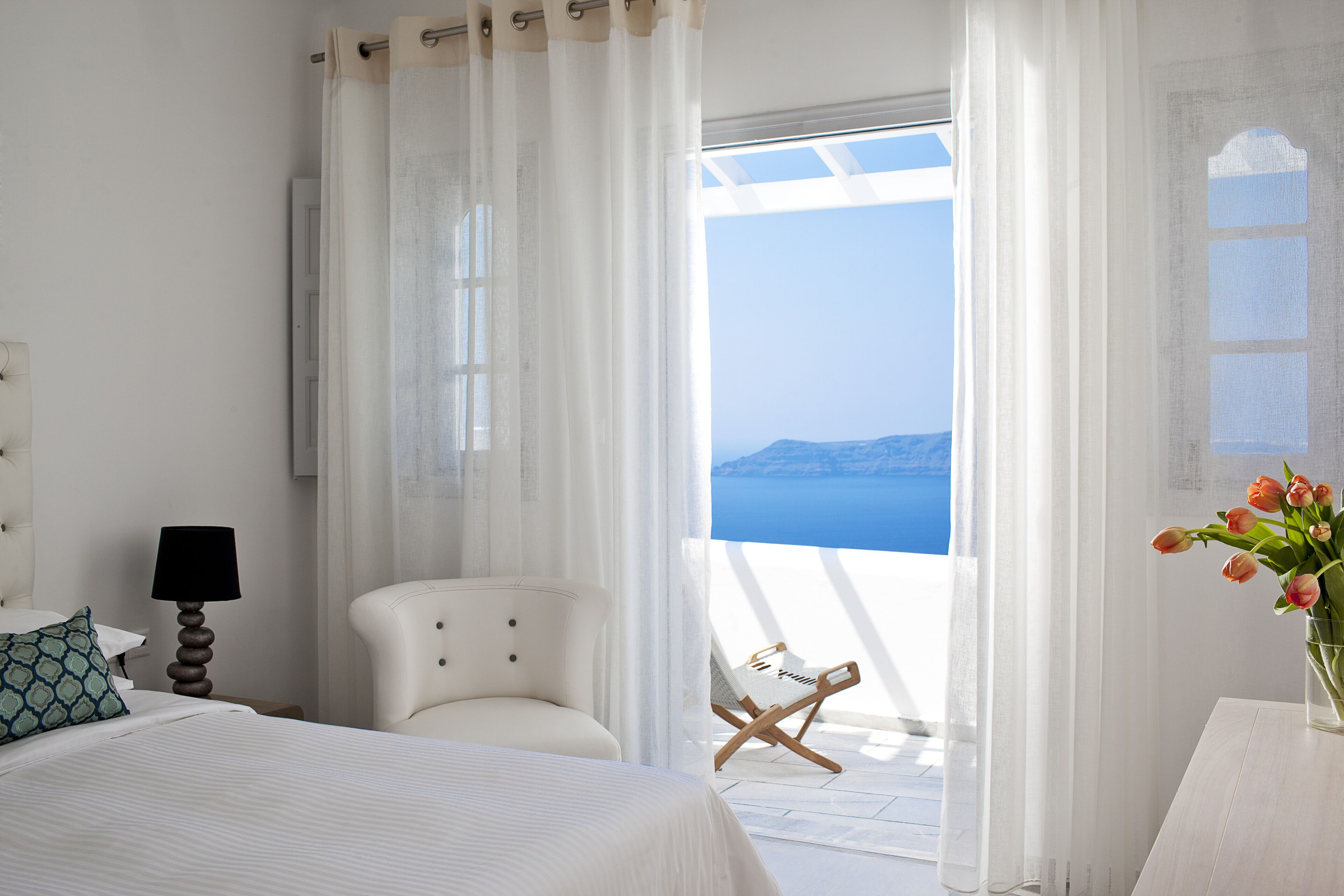 Premium bedding, in-room safe, soundproofing, free WiFi