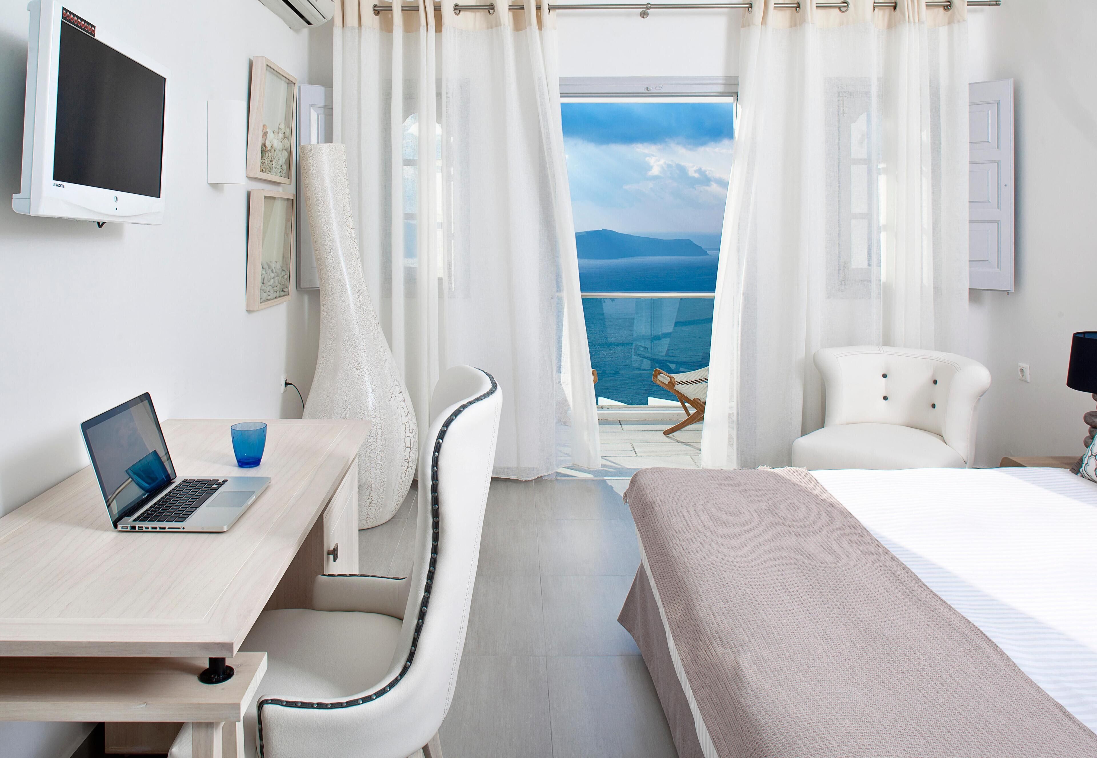 Premium bedding, in-room safe, soundproofing, free WiFi
