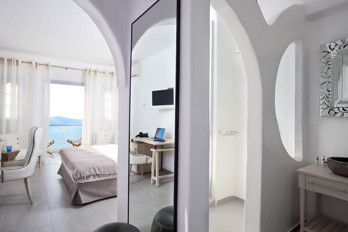 Junior Suite | Premium bedding, in-room safe, soundproofing, WiFi (free)