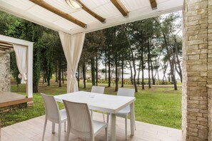 Premium Apartment (2+2 guests) | Terrace/patio - Apartments Stella Plava Laguna (Umag)