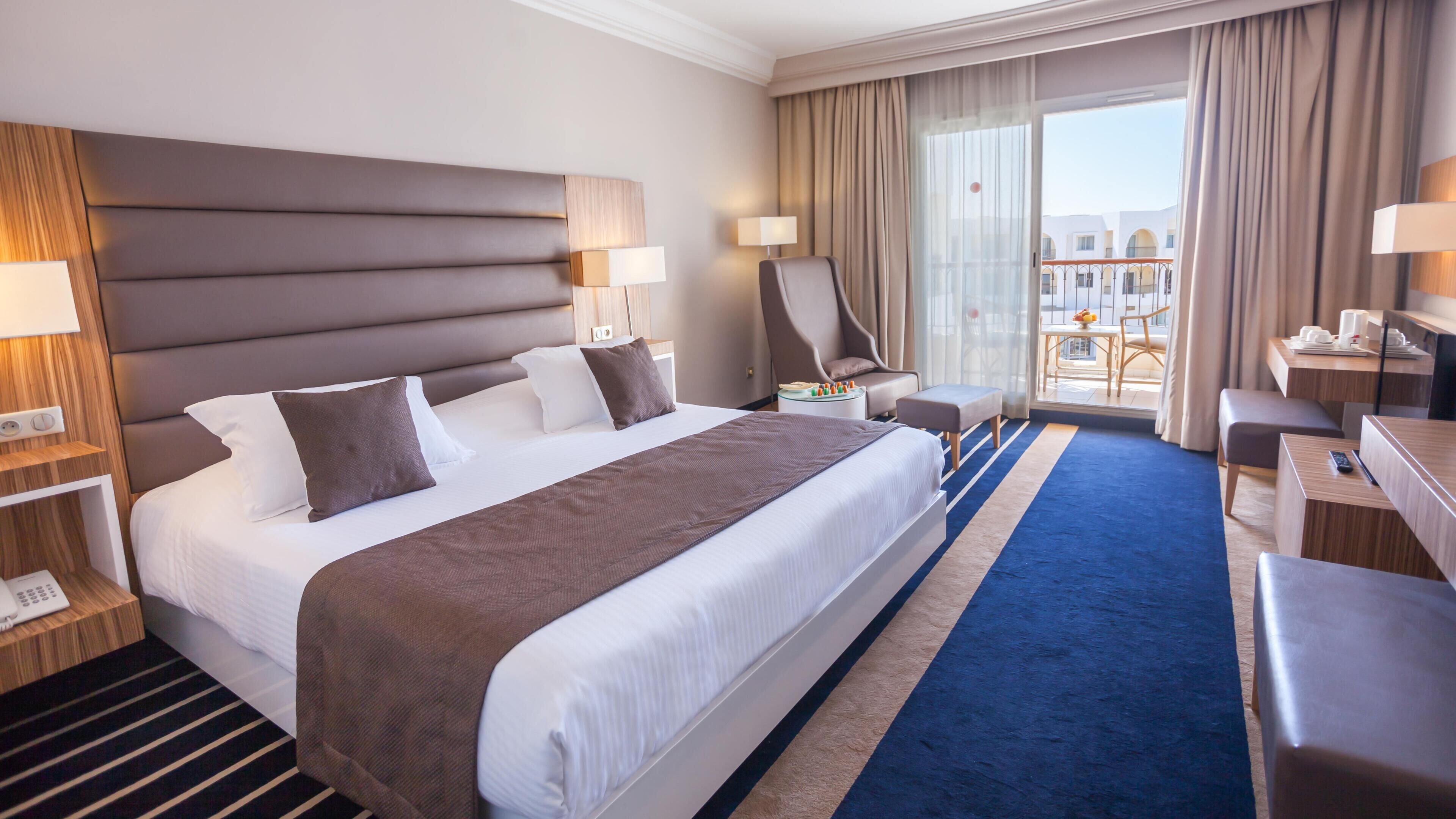 Minibar, in-room safe, blackout curtains, free WiFi