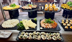 Bữa sáng buffet hàng ngày (40 TND/mỗi người)