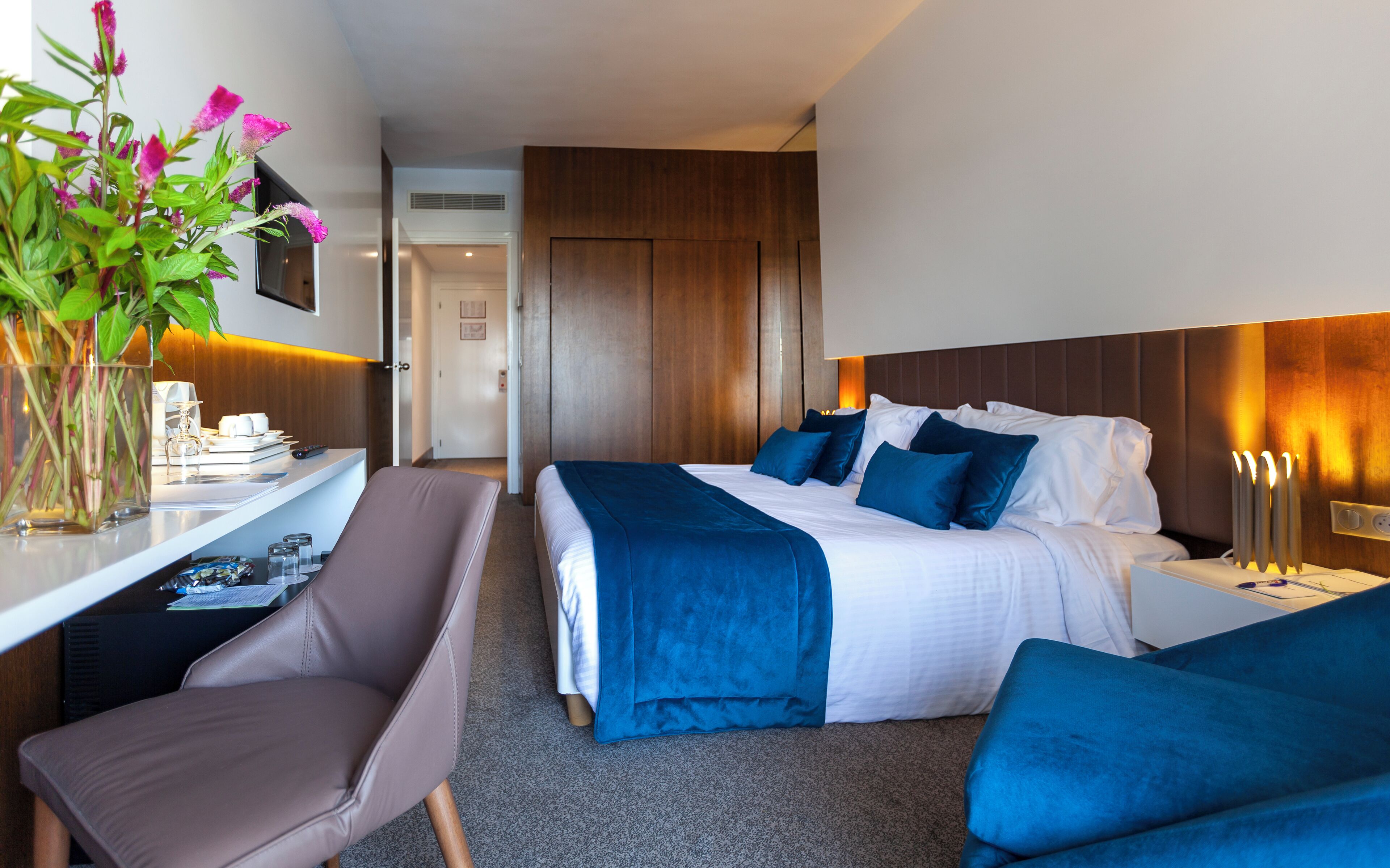 Minibar, in-room safe, blackout curtains, free WiFi