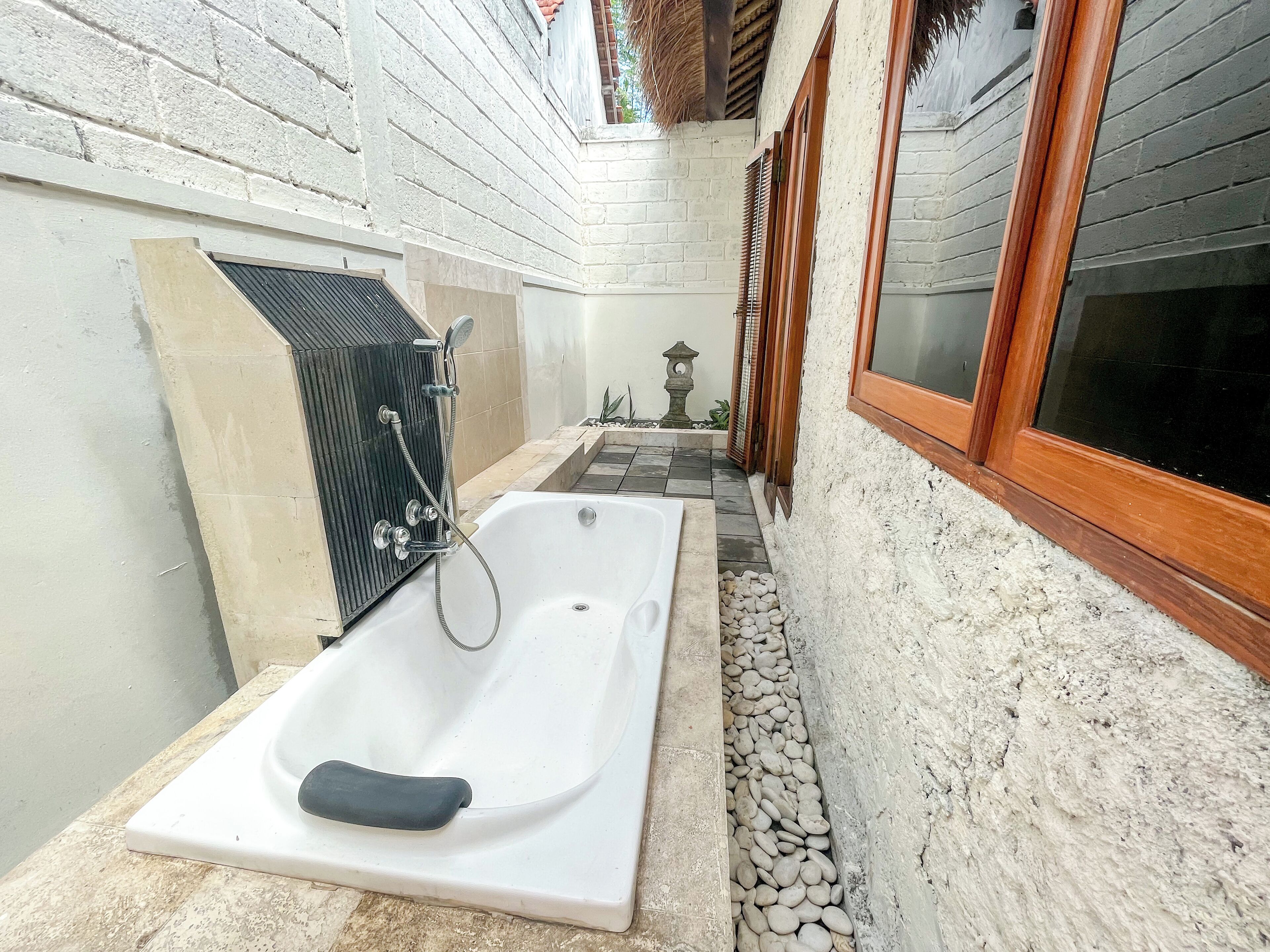 Bathroom amenities