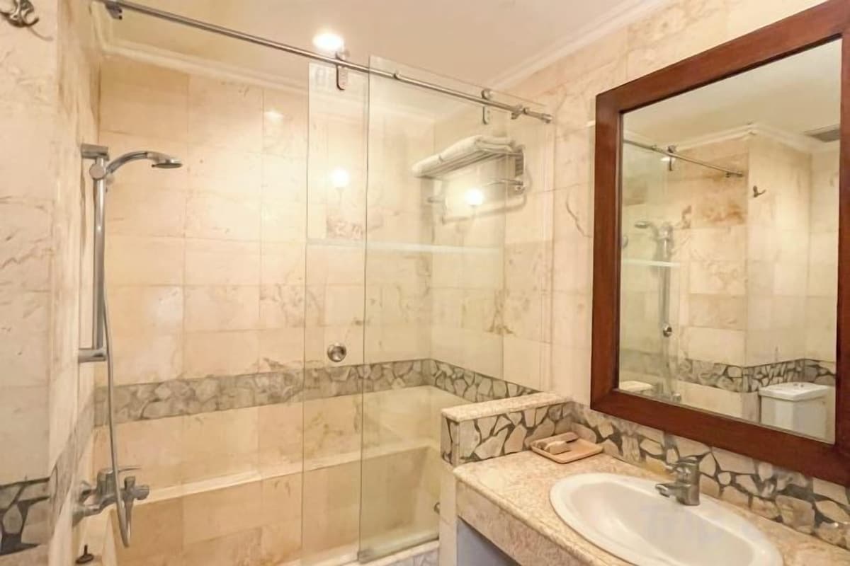 Bathroom | Shower, free toiletries, hair dryer, slippers