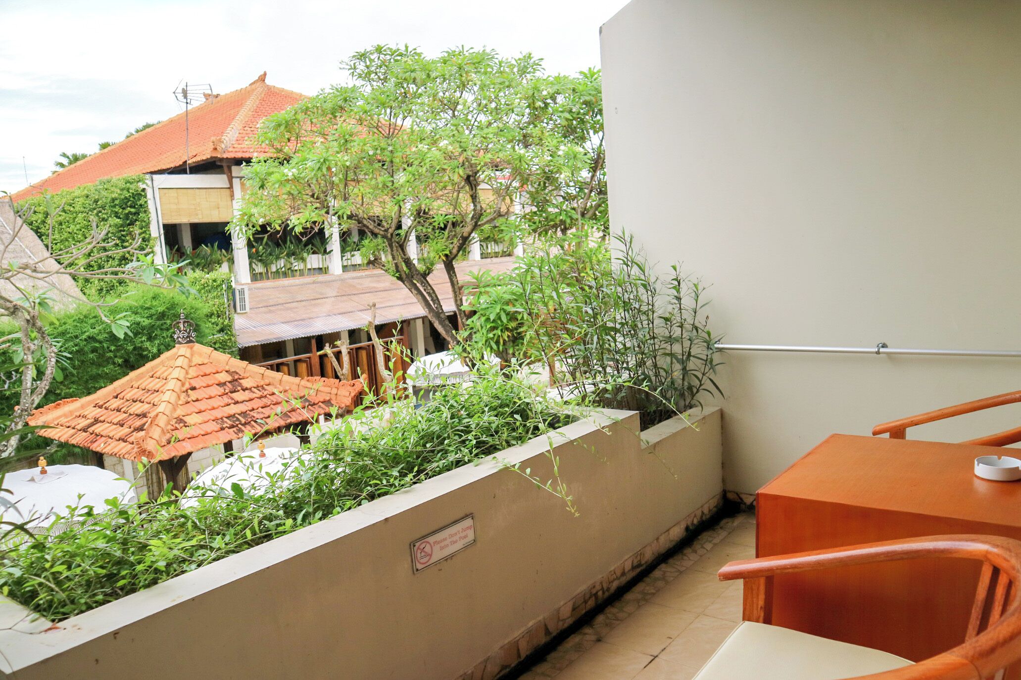 Rom – deluxe, terrasse, bassengutsikt | Utsikt fra balkong