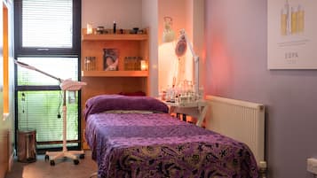 Sauna, steam room, body treatments, aromatherapy, hot stone massages