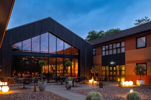 供应早餐、午餐和晚餐，花园景观