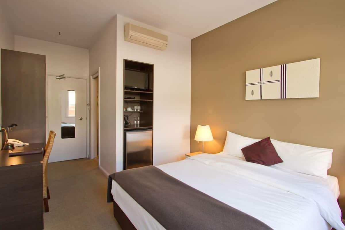 Minibar, desk, soundproofing, iron/ironing board