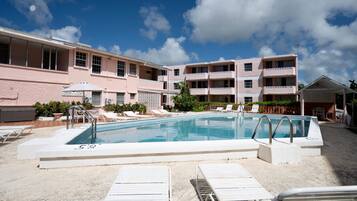 1 dormitorio, decoración individual, mobiliario individual y escritorio