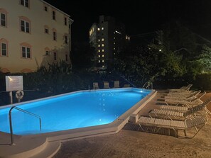 Outdoor pool, pool loungers - The Monteray Hotel (St. Lawrence Gap)