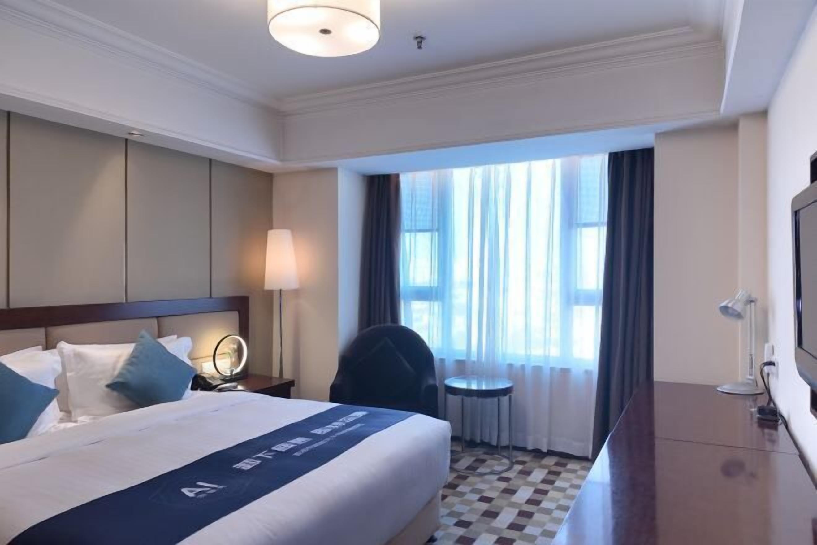 책상, 노트북 작업 공간, 암막 커튼, 방음 설비