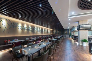 Café da manhã com buffet todos os dias mediante uma taxa