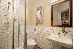 バスアメニティ (無料)、ヘアドライヤー、タオル、石鹸