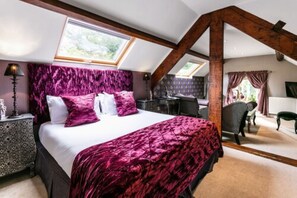 Suite | Desk, iron/ironing board, free WiFi, bed sheets