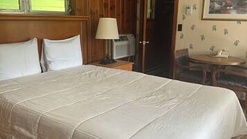 Deluxe Room, 1 Queen Bed