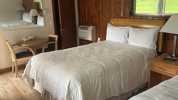 Deluxe Room | Desk, free WiFi