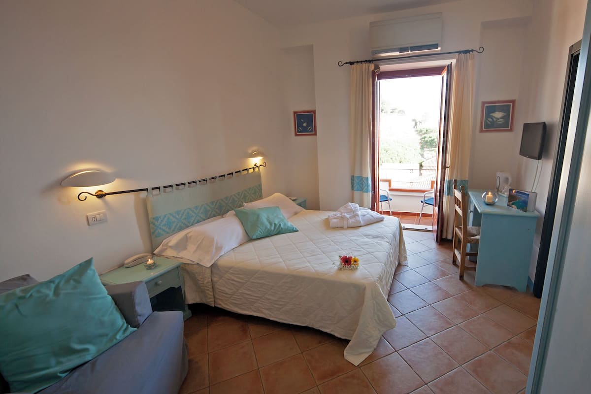 Triple Room | 1 bedroom, minibar, in-room safe, individually furnished