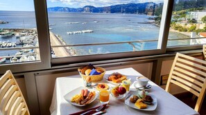 Daily buffet breakfast for a fee - BUE MARINO HOTEL & ROOFTOP BAR (Dorgali)