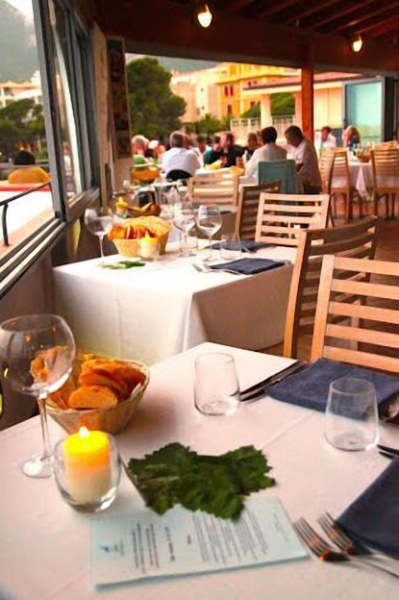 tapas bar, ocean views, open daily