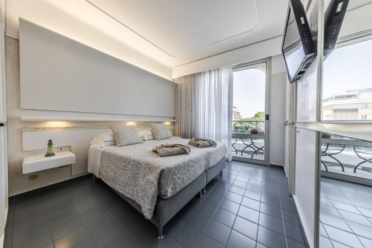 Quarto casal ou duplo standard | Frigobar, cofres nos quartos, individualmente decorados