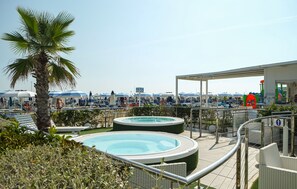Outdoor spa tub - Hotel Diamond (Riccione)