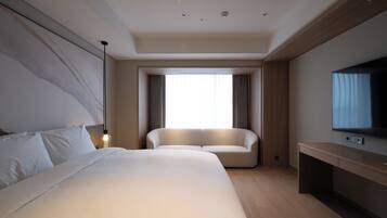 Minibar, desk, blackout drapes, soundproofing