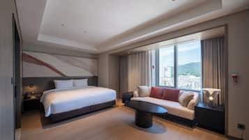 Premier Corner King Room + Urban Oasis Pass for 2 (Indoor Swimming pool / Sauna / Fitness)