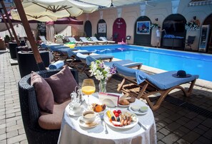 Daily continental breakfast for a fee - Hotel Otrada (Odesa)