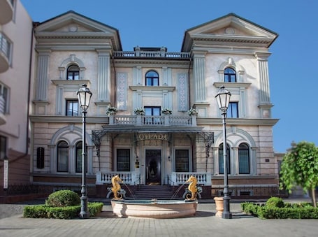 Property entrance. Hotel Otrada