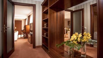 Luxury Apartment | 1 bedroom, soundproofing, iron/ironing board, free WiFi