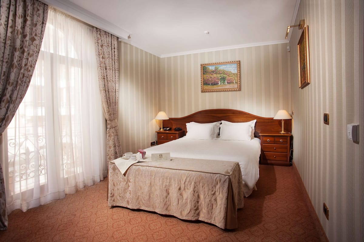 Luxury-Apartment | 1 Schlafzimmer, schallisolierte Zimmer, Bügeleisen/Bügelbrett