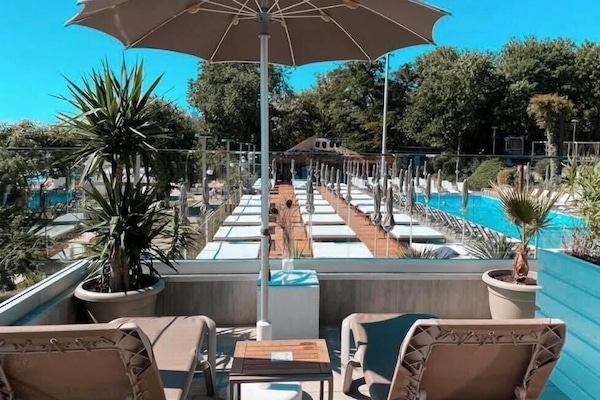 Piscina all'aperto, con ingresso dalle 08:00 alle 20:00, lettini