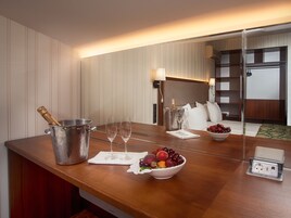 Family Attic | Living room | 30-inch flat-screen TV with cable channels, TV