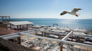 Beach nearby, sun loungers, beach umbrellas, beach towels - Hotel Otrada (Odesa)
