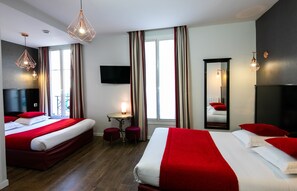 Quadruple Room | Desk, iron/ironing board, free WiFi, bed sheets - Eiffel Villa Garibaldi (Paris)